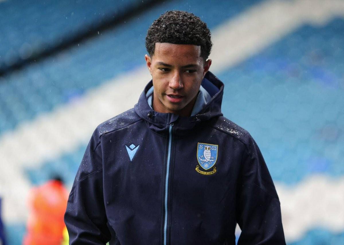 乐彩网-TA：切尔西接近100万镑签谢周三17岁左后卫阿拉奥，曼联也在谈